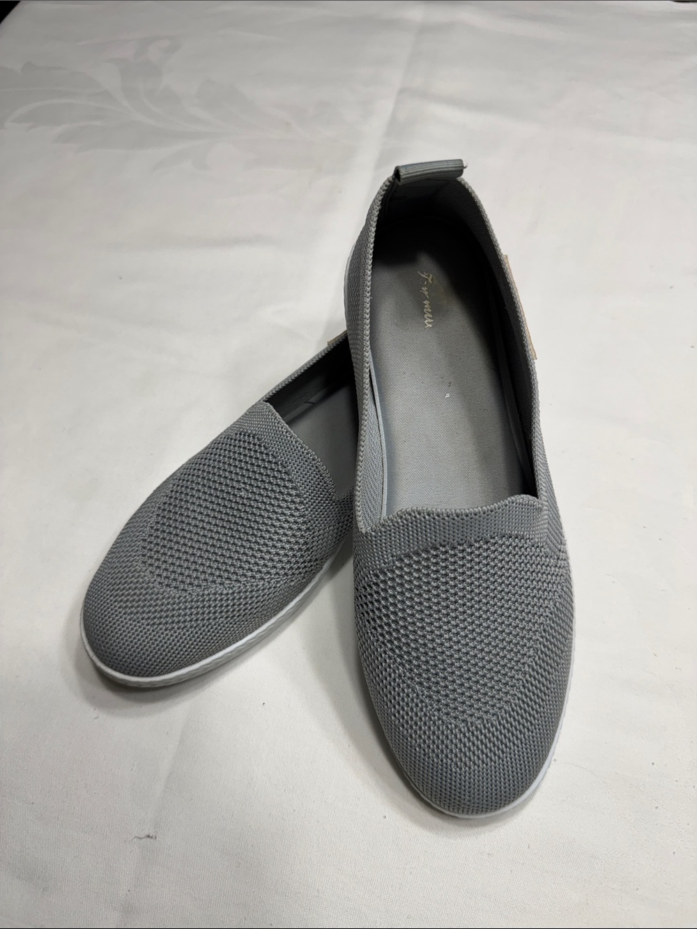 Tommy Bahama grey knit slip on casual shoes. Size 6 1/2